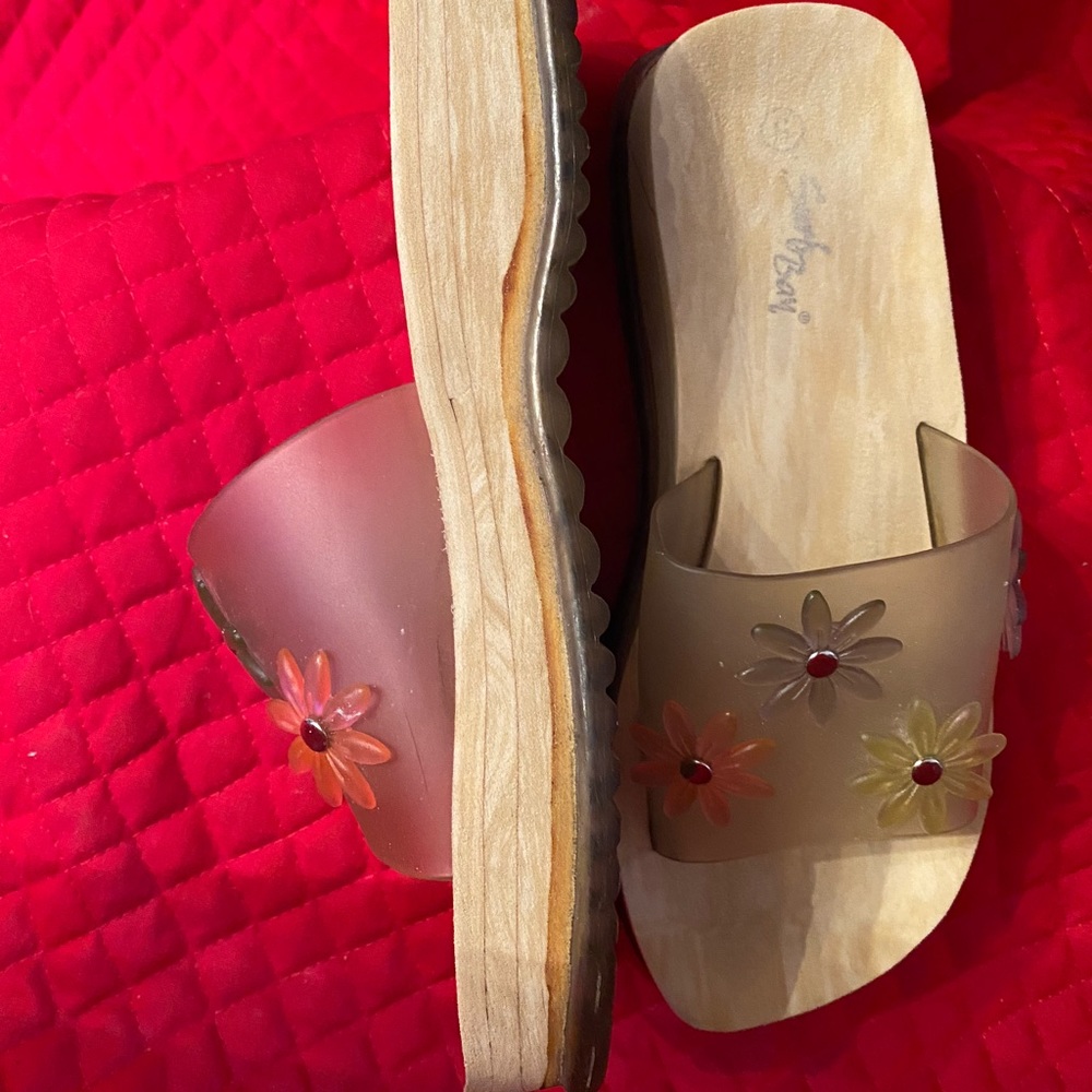 Slippers - Picture 2 of 4